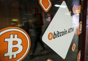 بازار رمزارزها تحت فشار؛ بیت‌کوین به ۸۵ هزار دلار سقوط کرد