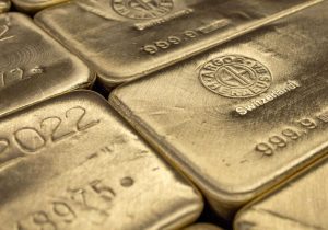 سقوط قیمت طلای جهانی با افزایش بازده اوراق خزانه‌داری آمریکا