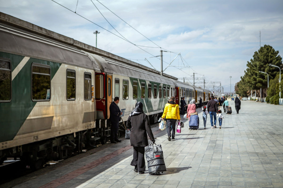 صندلی قطارها برای چه کسانی رزرو شد؟/ دست ۳۰ میلیون مسافر نوروزی به بلیت قطار نرسید