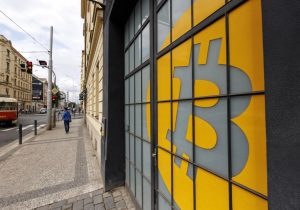 سایه کابوس ۱۹۸۷ بر سر بازار کریپتو؛ بیت‌کوین به کمتر از ۸۰ هزار دلار سقوط کرد