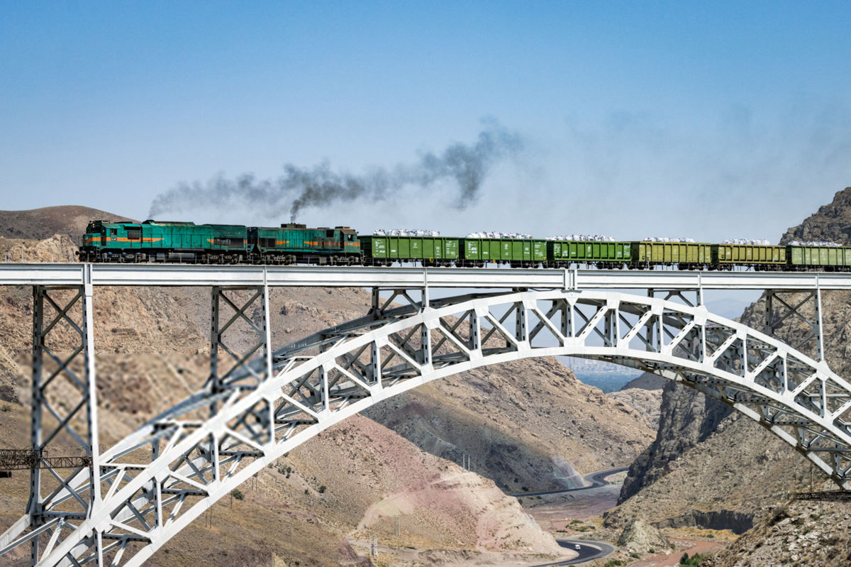 عبور نخستین قطار روسیه-پاکستان از مسیر ایران