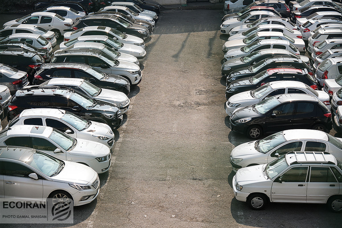 مخالفت مجلس با تعرفه واردات خودرو/ نادری: این موضوع باید درون دولت حل‌وفصل شود