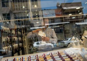 کاهش طلا و سکه ادامه دارد/ سخنان ترامپ و مذاکرات، ۲ عامل اصلی تاثیرگذار در بازار