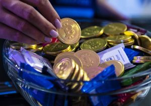 بازگشت بیت‌کوین به کانال ۱۰۰ هزار دلار؛ پیش‌بینی سبقت از طلا در سایه تنش‌های تجاری