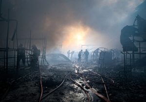 جزییات آتش‌سوزی در خیابان مولوی؛ ساختمان مجاور هم درگیر شد