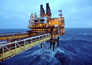 واکنش بازار کالاها به آتش‌بس تجاری؛ نفت صعود کرد، طلا ریخت