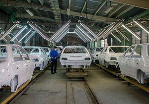 ایران‌خودرو خطاب به سازمان حمایت: قیمت ندهید، قیمت می‌دهیم