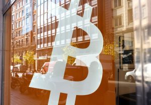 صعود قیمت نفت و ریسک‌های ژئوپلیتیک؛ بیت‌کوین آماده رکوردشکنی؟