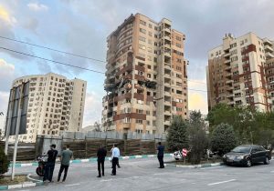 وزیر راه: بنیاد مسکن در حال مراجعه به تک تک منازل آسیب‌دیده است