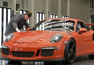 پورشه آماده ضربه سخت می‌شود/هشدار به کارکنان