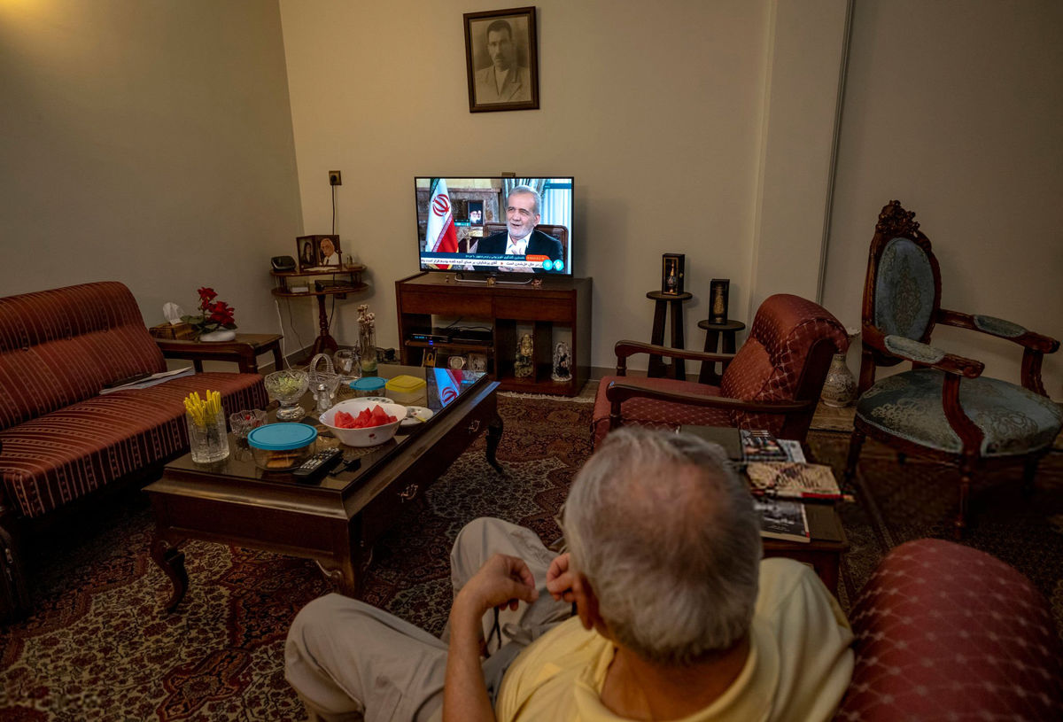 یک دکمه خارجی، بحران تلویزیون ایرانی؟ تلویزیون‌های اسنوا و دوو دوباره زنده شدند