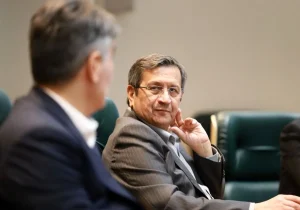 رئیس اتاق اصناف: همتی وعده داد تا یک سال آینده ارز را ثابت نگه می‌دارد