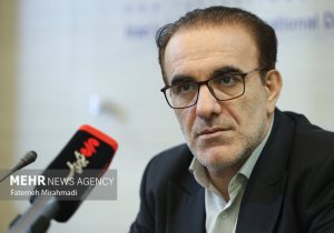 رئیس‌زاده: ۳۰ هزار پزشک دست از طبابت کشیده‌اند