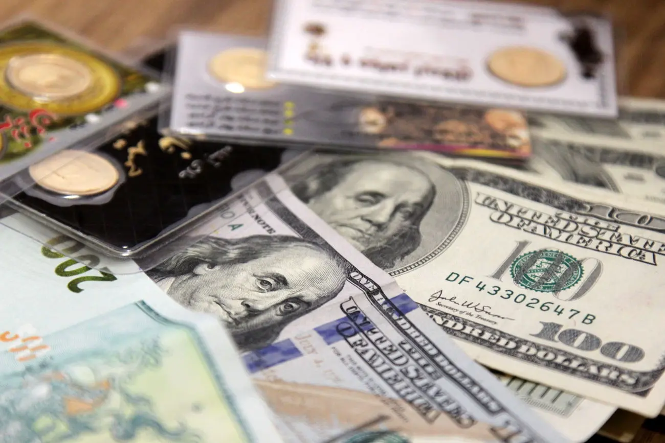 قیمت طلا، دلار و سکه امروز شنبه ۱۱بهمن/ کاهش همه قیمت ها + جدول و جزئیات