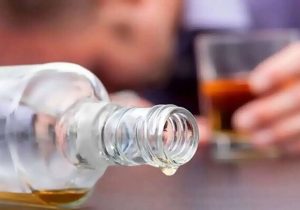 نوشیدن الکل خطر ابتلا به سرطان را افزایش می‌دهد