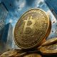 کاهش قیمت بیت کوین هم‌زمان با رشد بازارهای سنتی