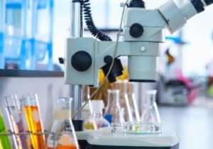 تأکید مدیرکل آزمایشگاه‌ مرجع غذا و دارو بر نوسازی تجهیزات آزمایشگاهی