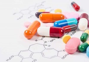 تبلیغ غیرقانونی دارو روی تابلوهای درمانگاه؛ نهاد ناظر کجاست؟