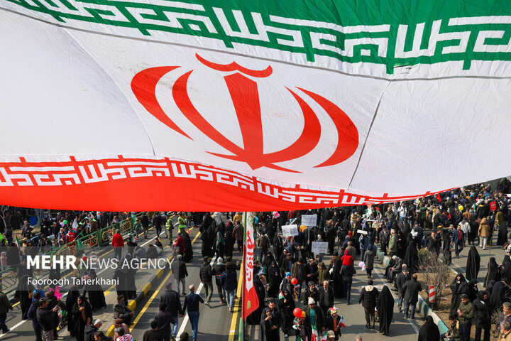 دعوت پزشکان از مردم برای حضور پرشور در راهپیمایی ۲۲ بهمن