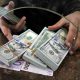 فروش دلار توسط شعب برخی بانک‌ها / بانک مرکزی پس از شوک قیمتی به بازار دست به کار شد