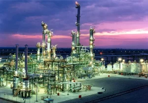 بهبود وضعیت در صنعت پتروشیمی/ ترمیم خسارت‌های جنگ در چه مرحله‌ای است؟