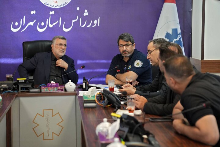 بازدید ظفرقندی از مرکز هدایت عملیات اورژانس تهران حضور ظفرقندی در مرکز هدایت عملیات بحران اورژانس