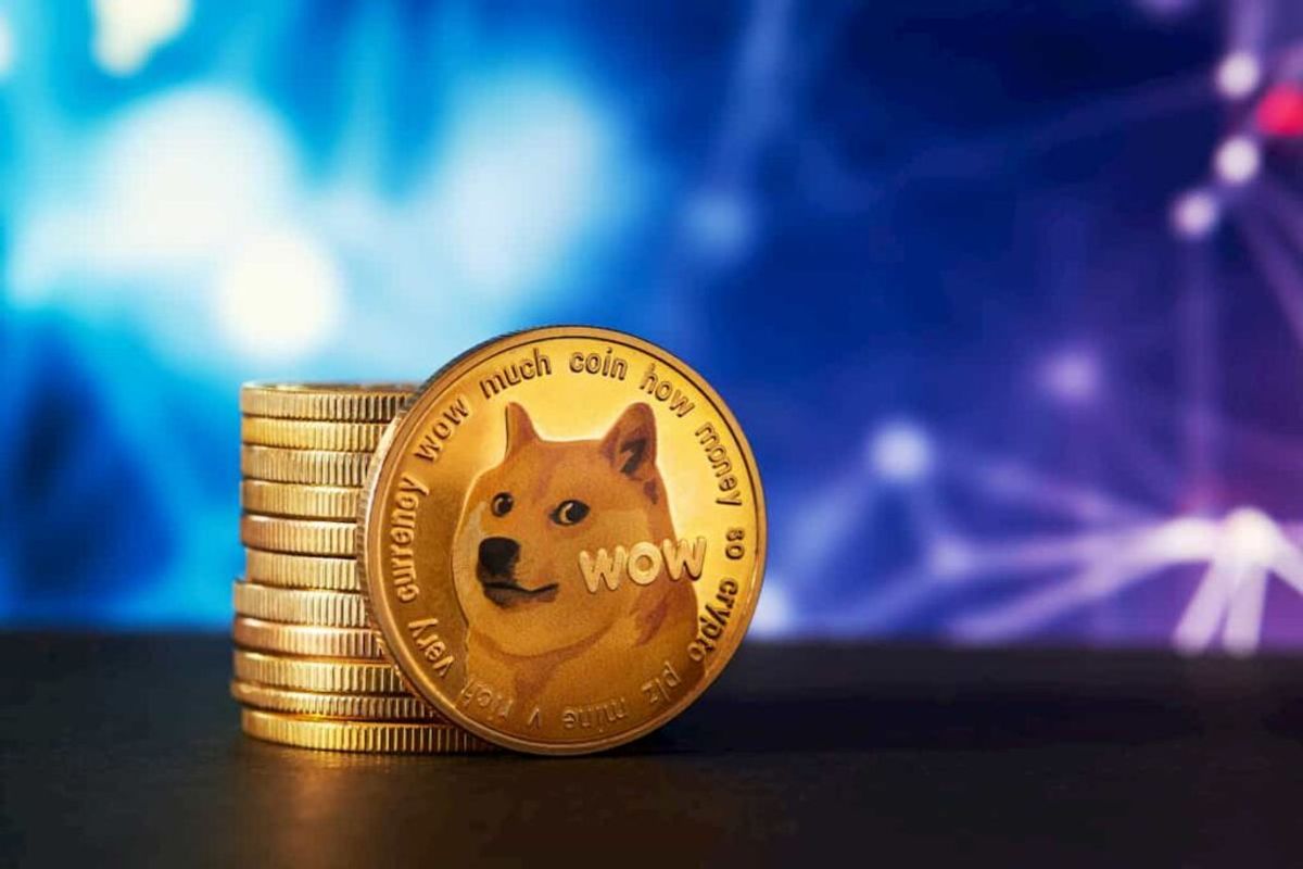 نهنگ‌های دوج کوین ۴۷۰ میلیون DOGE خریداری کردند؛ بازار در انتظار نشست کاخ سفید