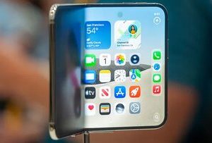 راهکار اپل برای کاهش چین نمایشگر آیفون Duo؛ لایه محافظ ۱۹ دلاری تعویض میشود